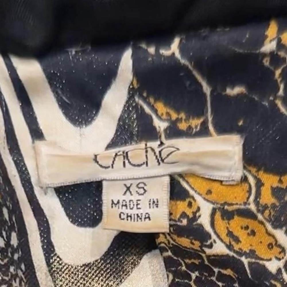 Cache Black Trench Coat With Patterned Lining - image 2